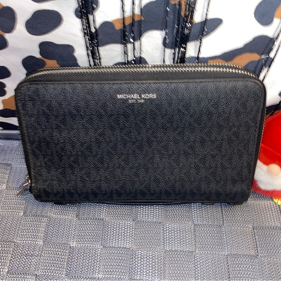 MICHAEL KORS SMARTPHONE WALLET - Picture 1 of 15